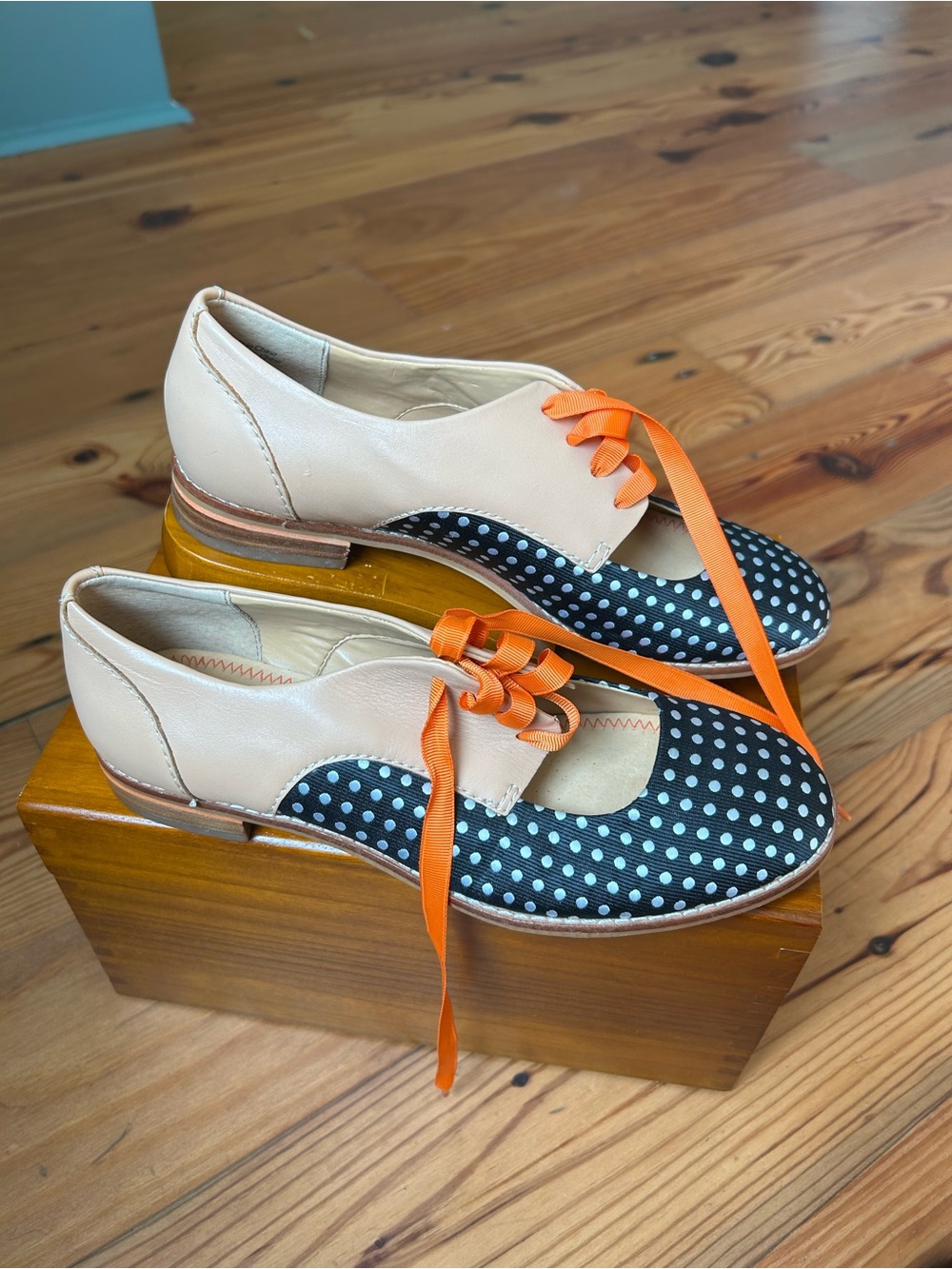 Pilcro and Letterpress by Anthropologie: Olivia Cutout Oxford - Picture 2 of 9